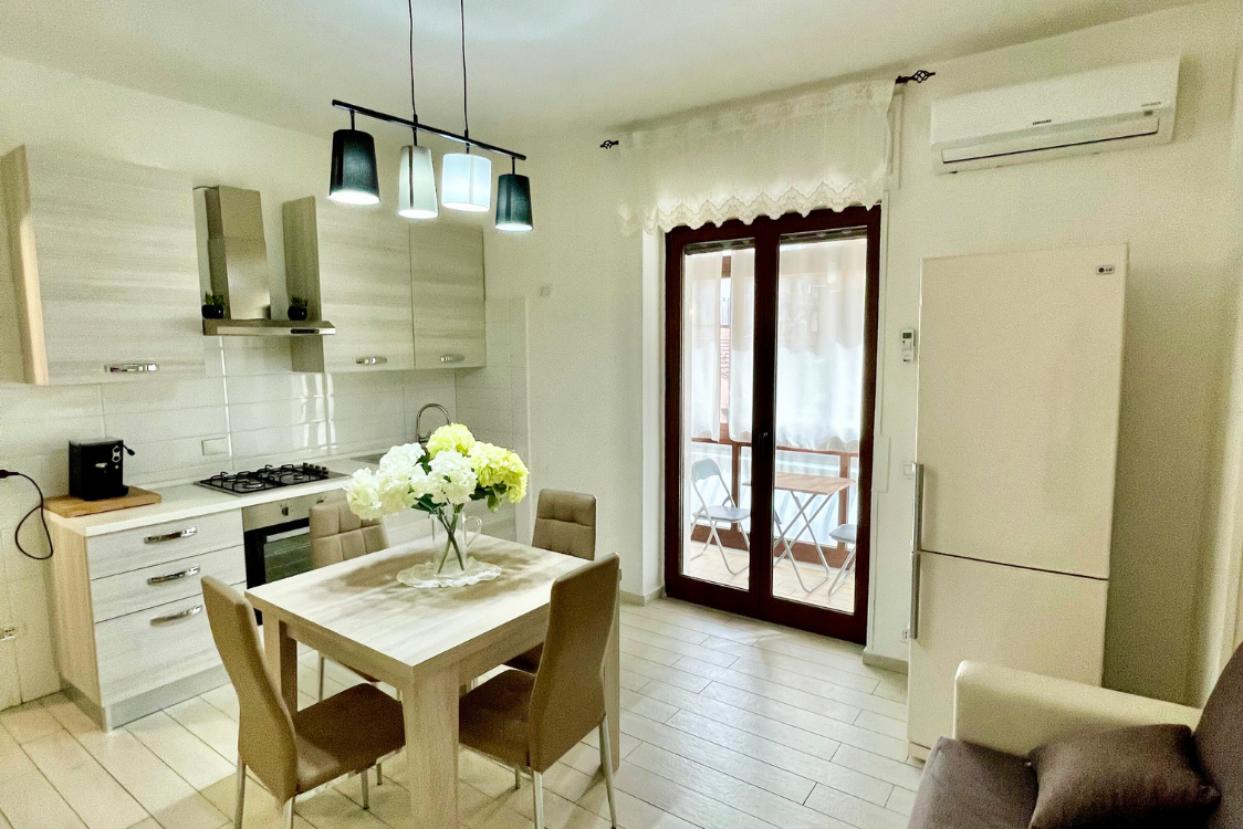 Casa Vacanze Rachele Appartamento nel Centro di Agropoli per Vacanze e Soggiorni Brevi vicino al Mare del Cilento in Provincia di Salerno appartamento moderno con aria condizionata climatizzato per 4 persone con cucina attrezzata
