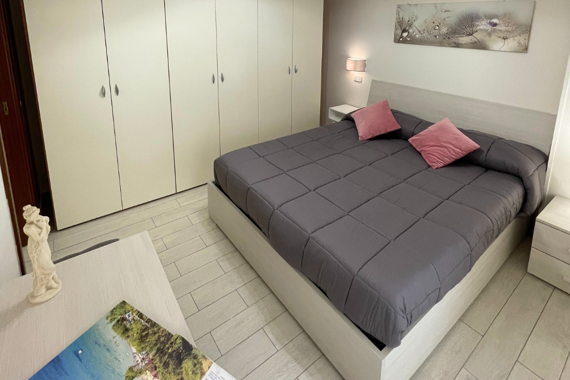 Letto matrimoniale dell'Appartamento per vacanze nel centro di Agropoli in provincia di Salerno nella costiera del Cilento